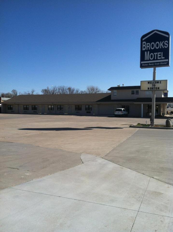 Brooks Motel Norton Bagian luar foto