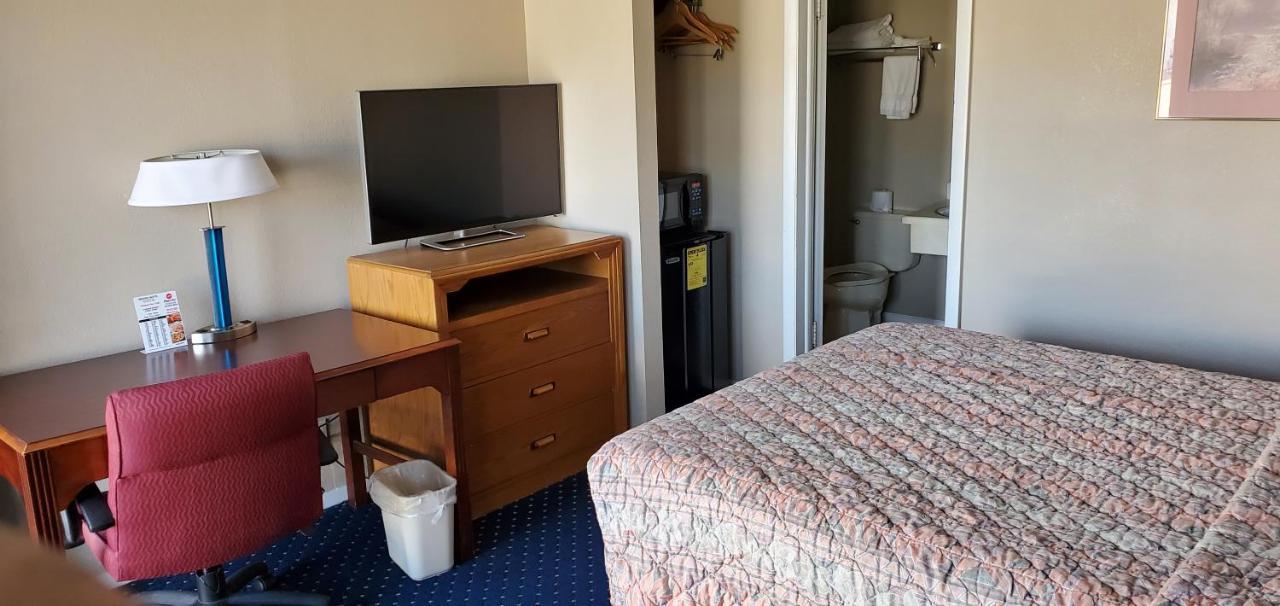 Brooks Motel Norton Bagian luar foto